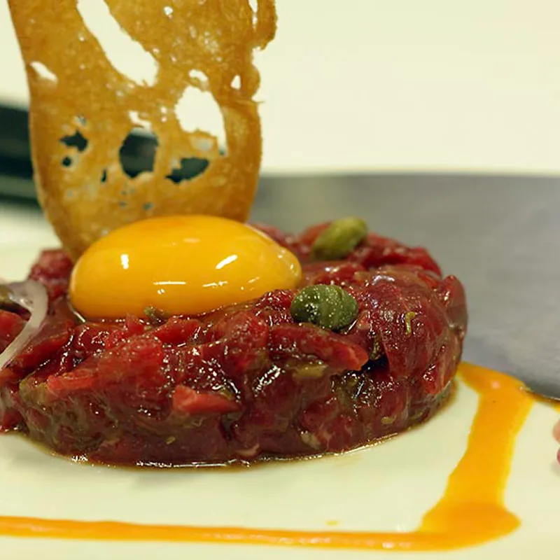 Steak Tartar corte amano de Carne Roja babilla